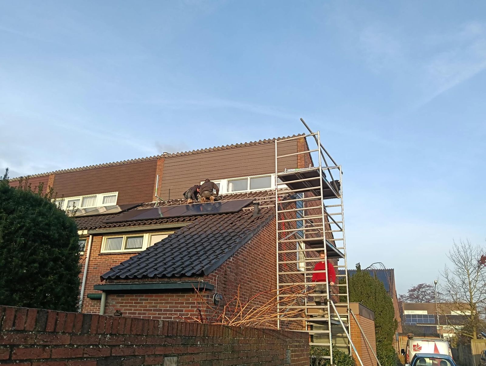Gevel- en dakrenovatie met zonnepanelen